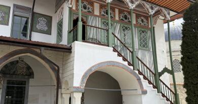 Бахчисарай. Крымское Ханство и пещерный город Чуфут-Кале img-16371