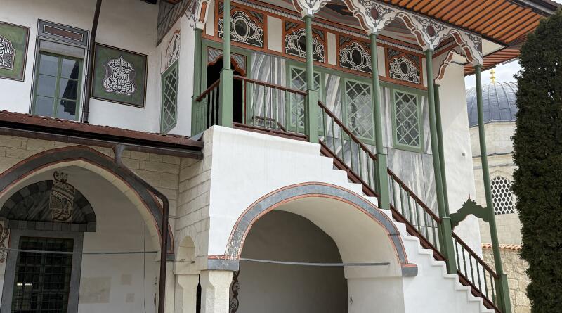 Бахчисарай. Крымское Ханство и пещерный город Чуфут-Кале img-16371