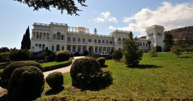 Крым: Два дворца - Воронцовский  &  Ливадийский, замок" Ласточкино гнездо" и морская прогулка в Ялте img-15283