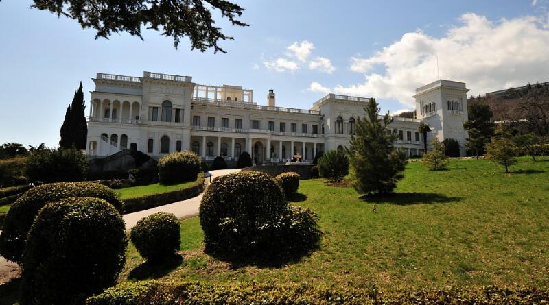 Крым: Два дворца - Воронцовский  &  Ливадийский, замок" Ласточкино гнездо" и морская прогулка в Ялте img-15283