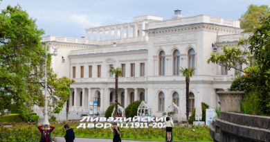 Три дворца: Массандровский, Ливадийский и Воронцовский. img-14809