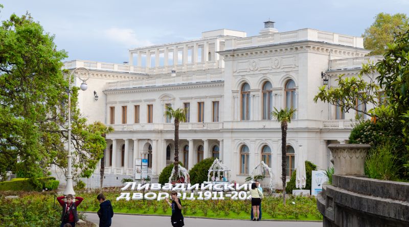 Три дворца: Массандровский, Ливадийский и Воронцовский. img-14809