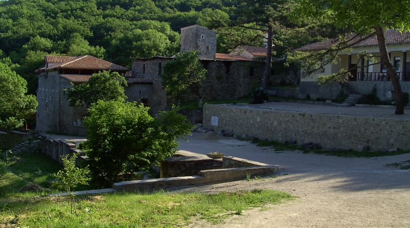 2 монастыря: Сурб-Хач и Топловский монастырь img-12721