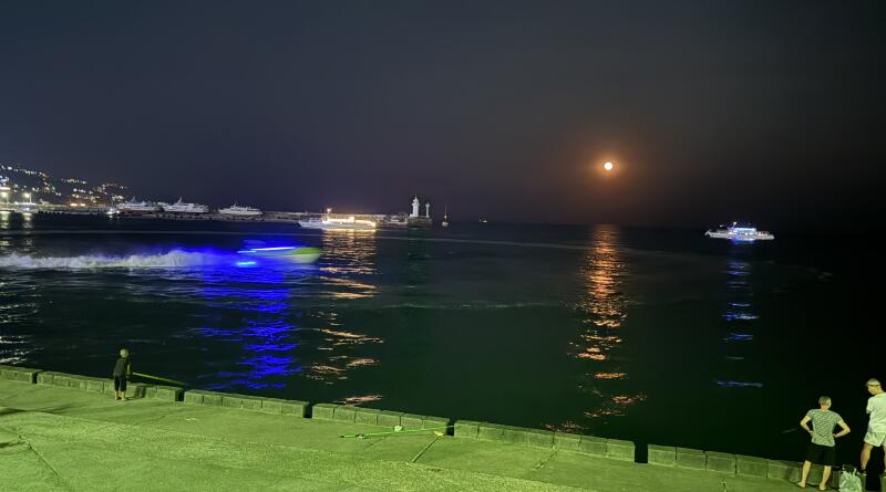 Летний вечер в Ялте img-16167