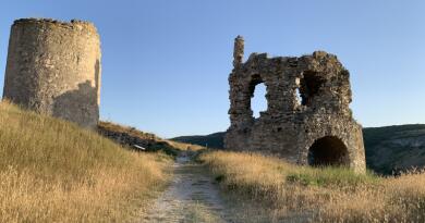 Инкерман: пещерный монастырь, средневековая крепость и завод марочных вин.