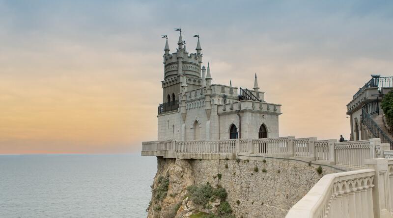 Три дворца: Ливадийский, Воронцовский, замок Ласточкино гнездо. img-16352