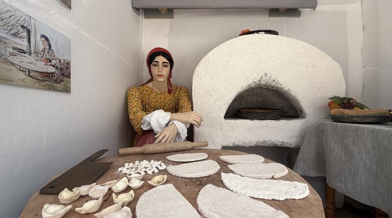 Бахчисарай. Крымское Ханство и пещерный город Чуфут-Кале img-16372