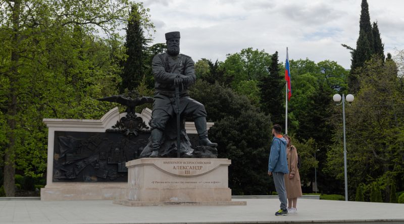 Три дворца: Массандровский, Ливадийский и Воронцовский. img-14803
