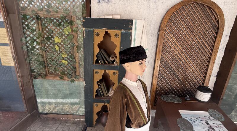 Бахчисарай. Крымское Ханство и пещерный город Чуфут-Кале img-16365