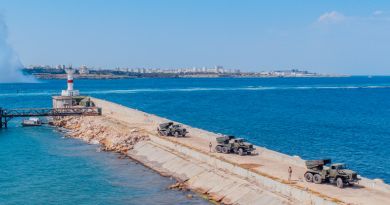 Белый город на синем морском берегу.... img-10159