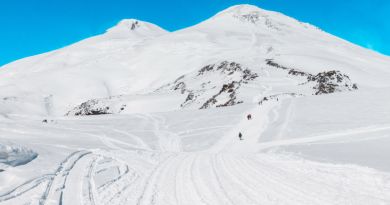 Гора Эльбрус 5642 м