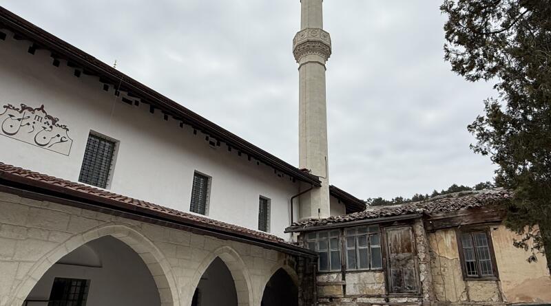 Бахчисарай. Крымское Ханство и пещерный город Чуфут-Кале img-16391